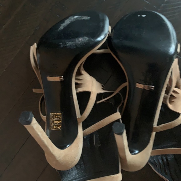 Gucci | Authentic Tan Fringe Ankle Strap Heels Size 38.5 - Picture 3 of 9